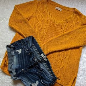 Hollister Mustard Yellow heavy knit sweater ♥️